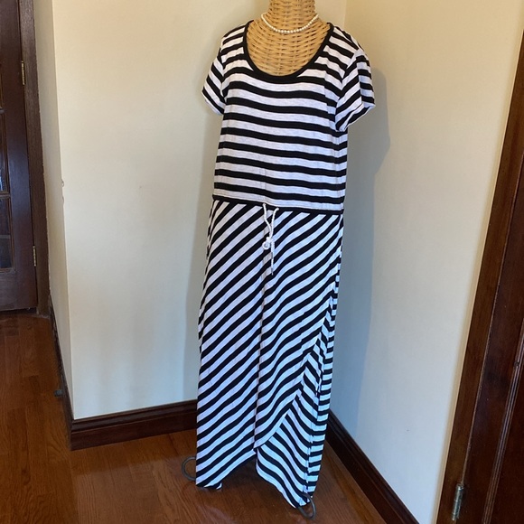 Talbots and Eddie Bauer Lot. 3 tops and a maxi dress all women’s size large. - Picture 5 of 14
